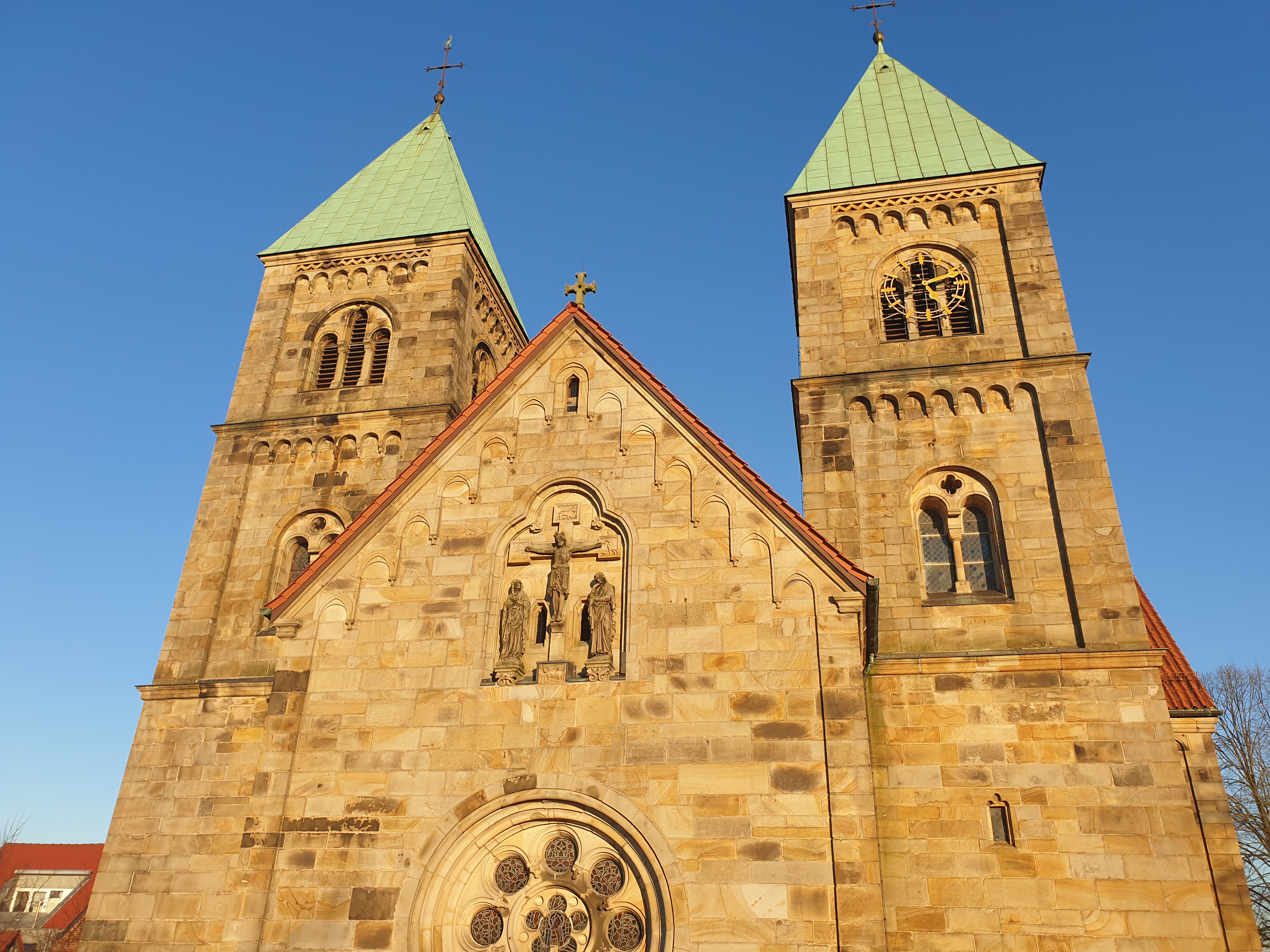 St. Brigida Türme bei Sonnenschein